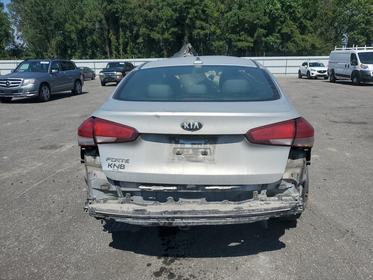 2018 Kia Forte Lx VIN: 3KPFL4A71JE189951 Lot: 81043475