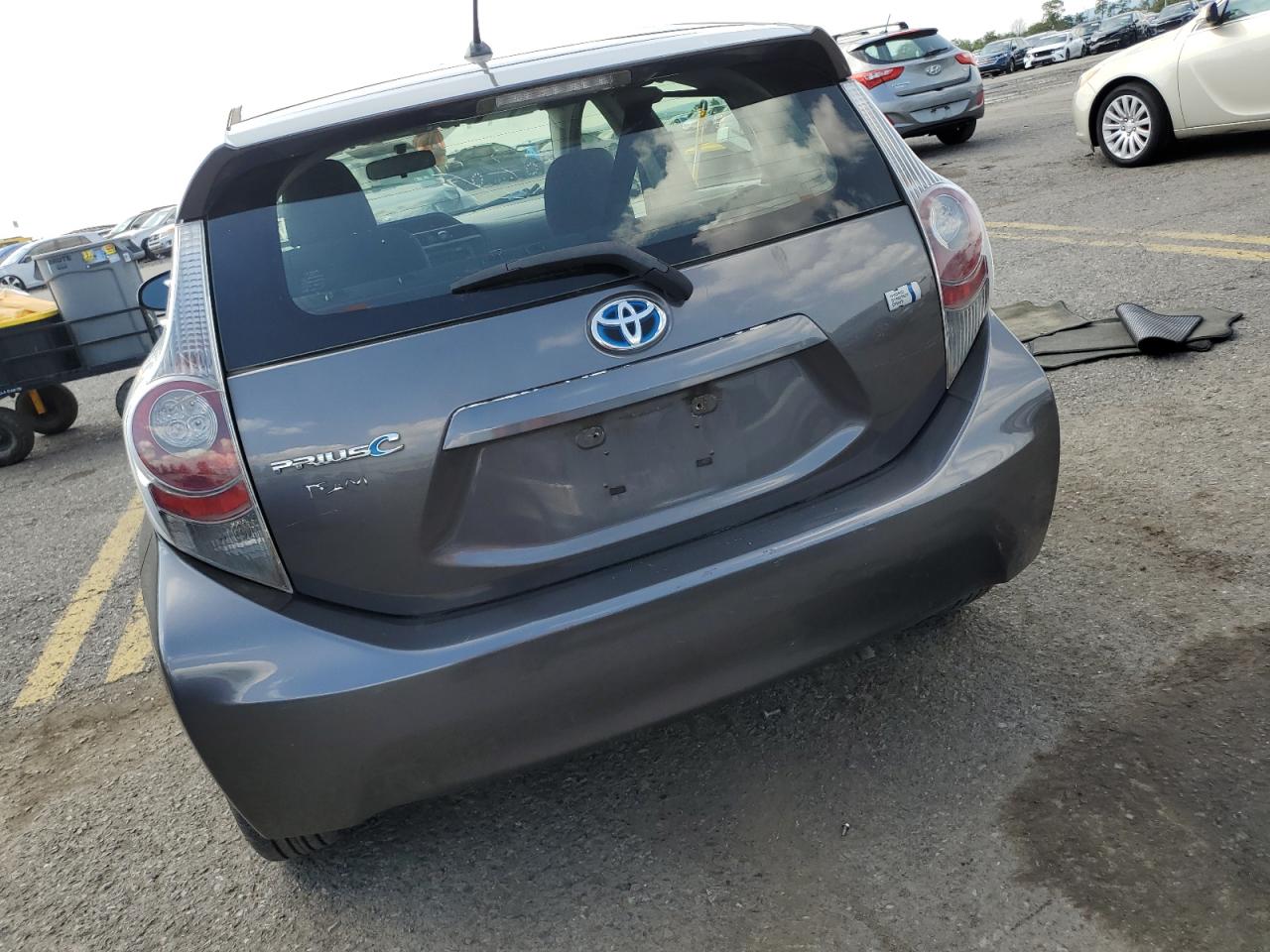 2013 Toyota Prius C VIN: JTDKDTB32D1536292 Lot: 70820505