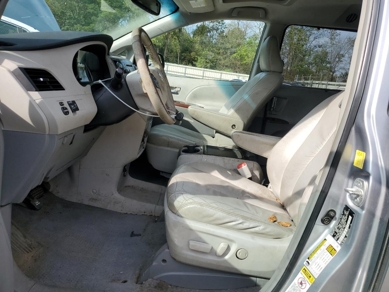 2011 Toyota Sienna Xle VIN: 5TDYK3DC4BS071771 Lot: 84828875