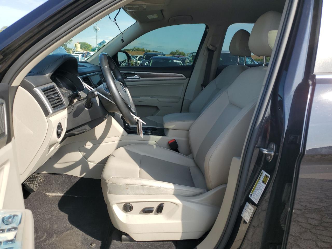 2018 Volkswagen Atlas Se VIN: 1V2LR2CA2JC588856 Lot: 81324155