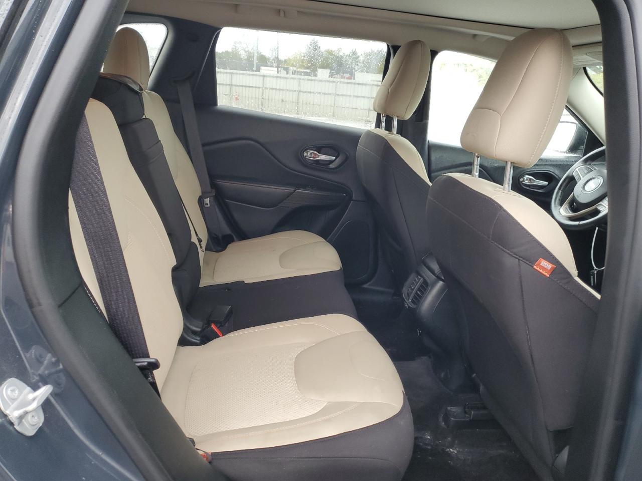 2016 Jeep Cherokee Latitude VIN: 1C4PJMCS1GW339938 Lot: 83943905