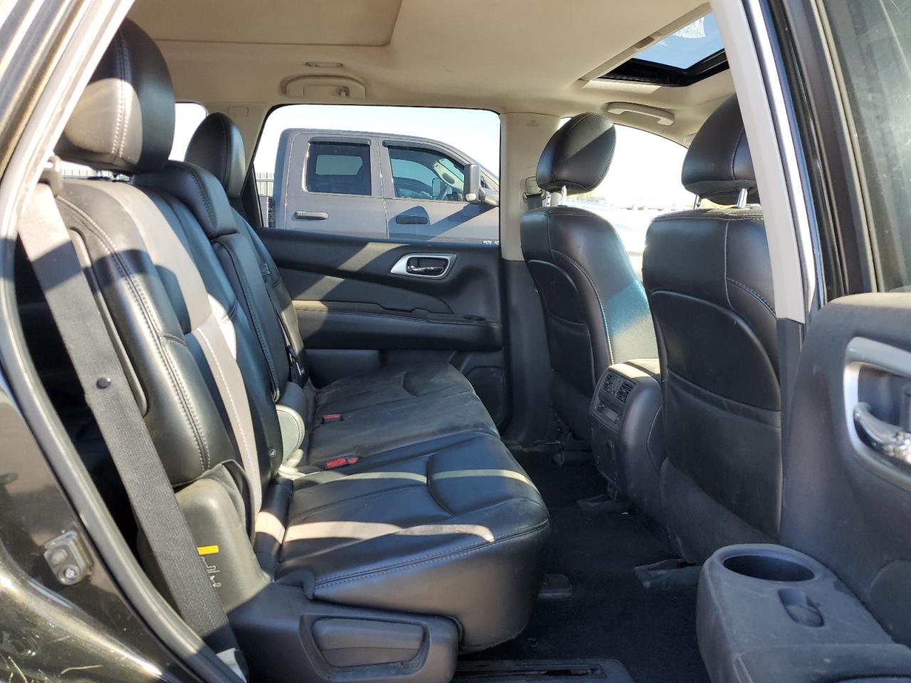 2015 Nissan Pathfinder S VIN: 5N1AR2MM4FC645742 Lot: 84294065