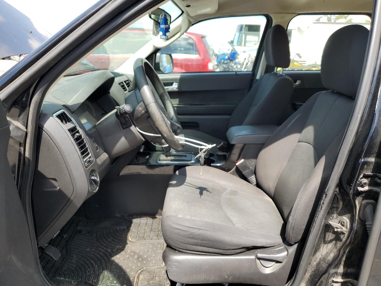 2010 Mazda Tribute I VIN: 4F2CY0C72AKM09136 Lot: 70951185