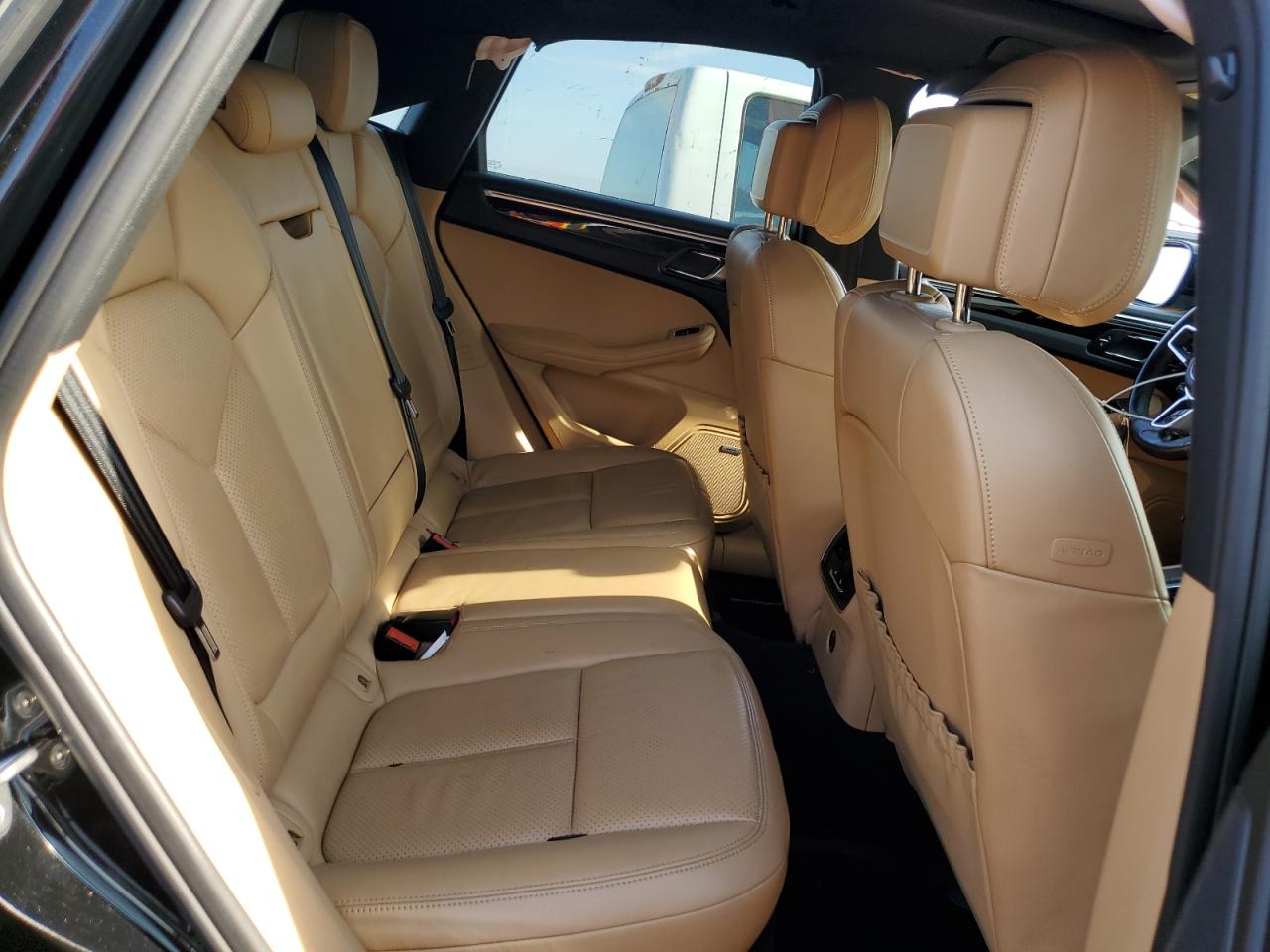 2018 Porsche Macan VIN: WP1AA2A54JLB12502 Lot: 81125865