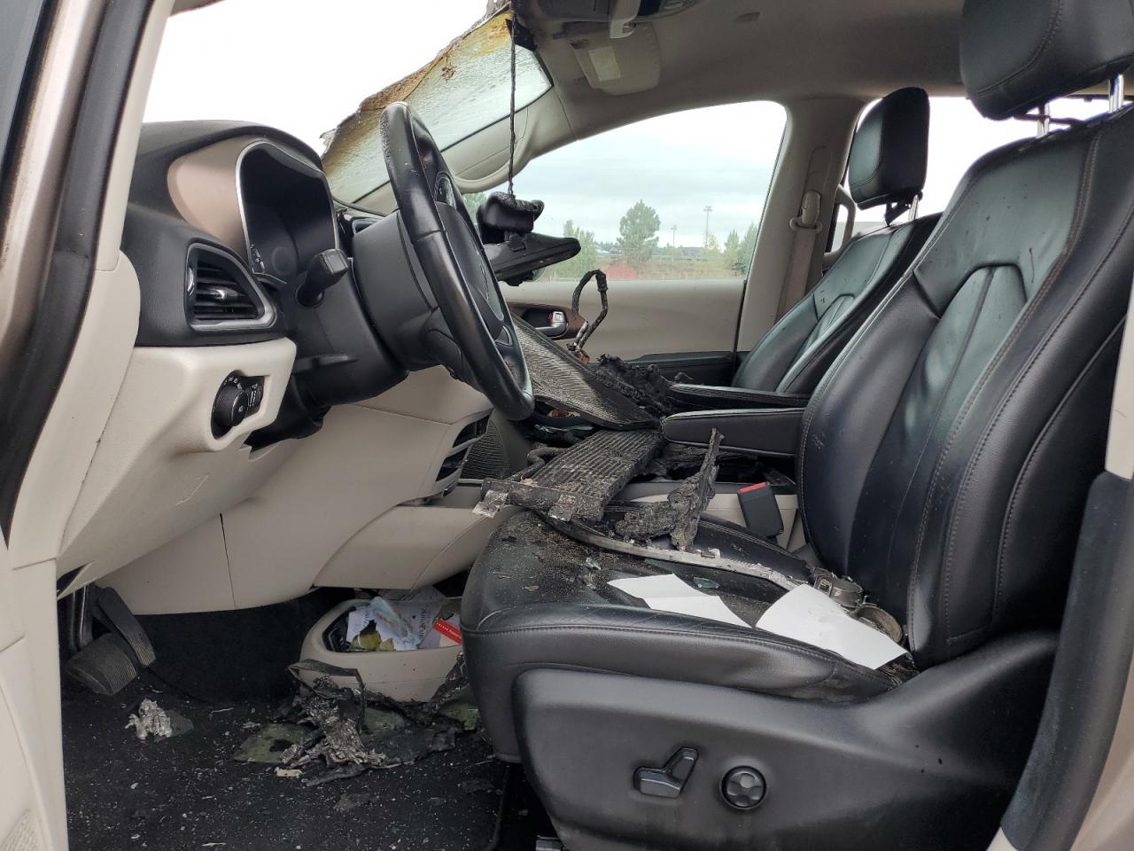 2017 Chrysler Pacifica Touring L VIN: 2C4RC1BG5HR535762 Lot: 84739835