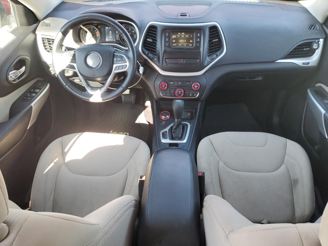 2017 Jeep Cherokee Latitude VIN: 1C4PJMCB6HW646975 Lot: 81299805