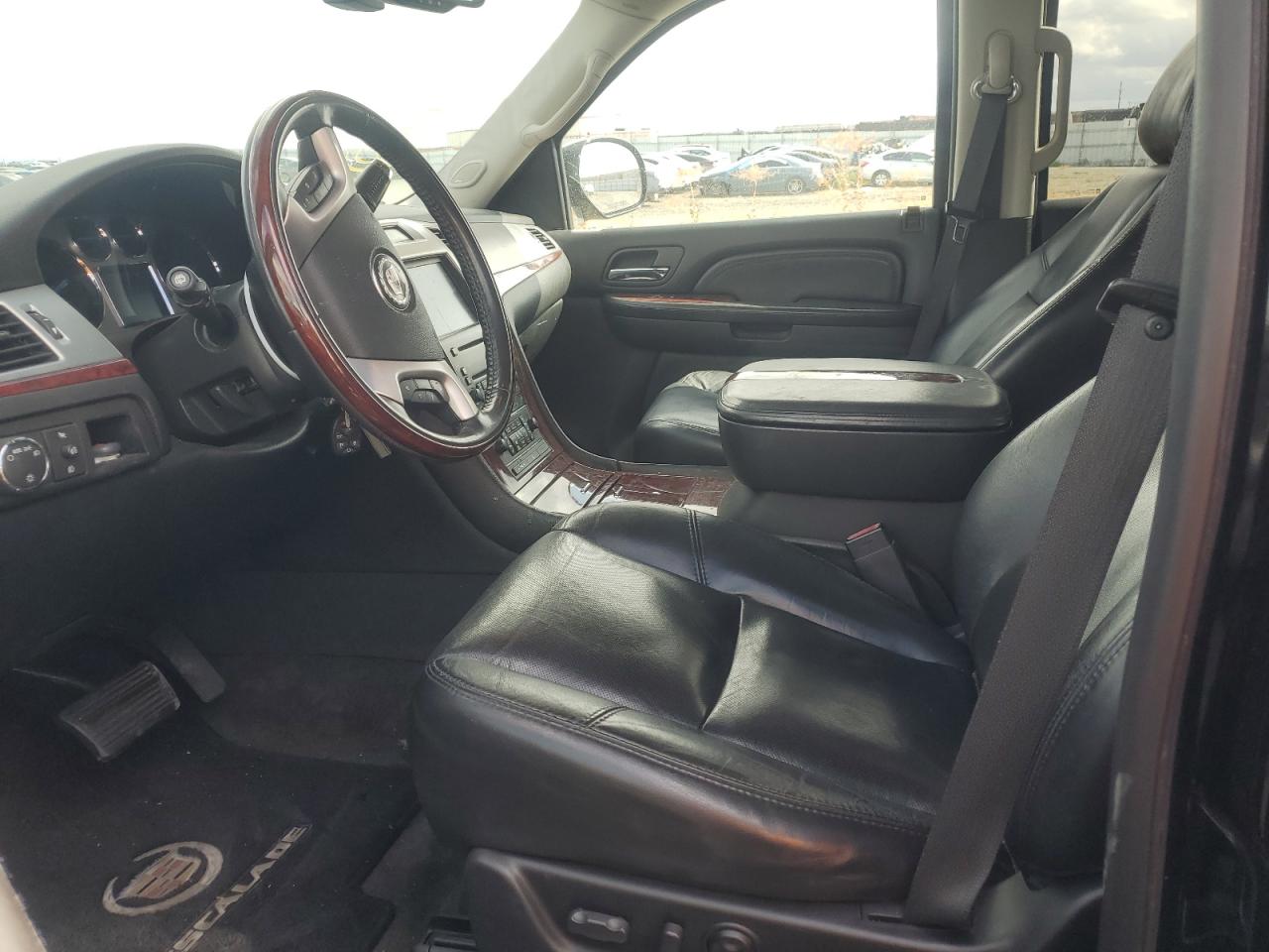 2007 Cadillac Escalade Luxury VIN: 1GYFK63857R409670 Lot: 81812215