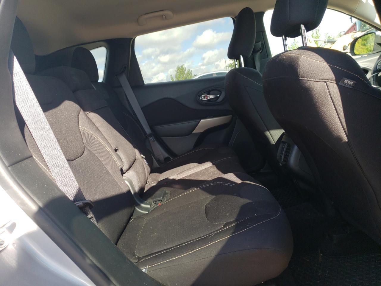 2018 Jeep Cherokee Latitude VIN: 1C4PJLCB2JD583773 Lot: 84033055