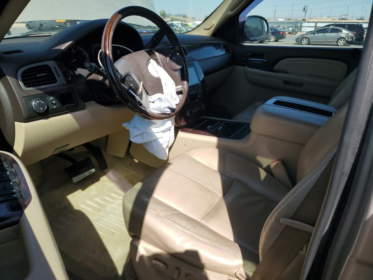 2008 GMC Yukon VIN: 1GKFK66898J242705 Lot: 81885685