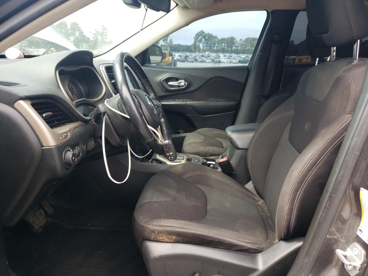 2016 Jeep Cherokee Latitude VIN: 1C4PJLCB4GW127240 Lot: 80836055