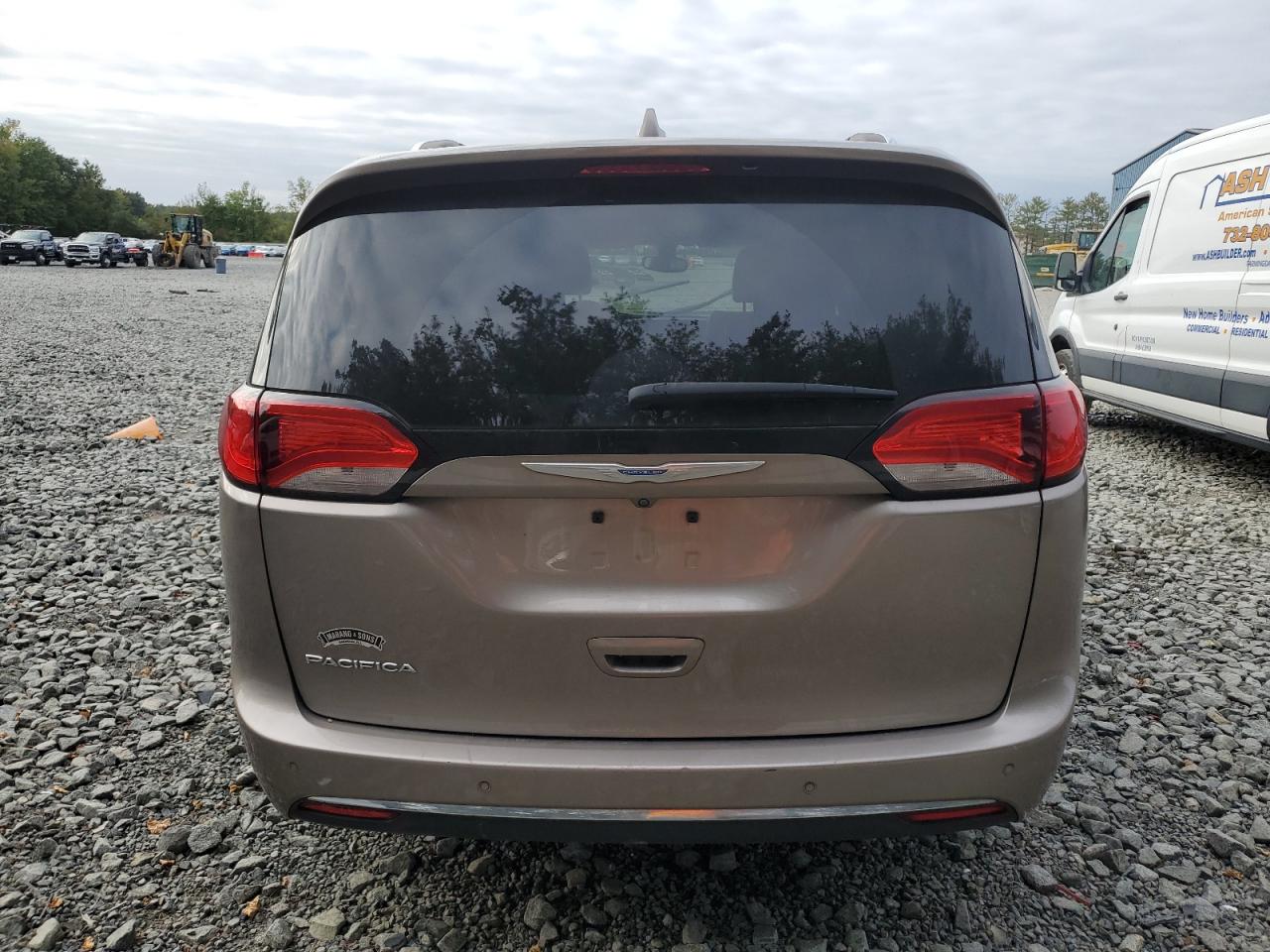 2018 Chrysler Pacifica Touring L VIN: 2C4RC1BGXJR153927 Lot: 81101165