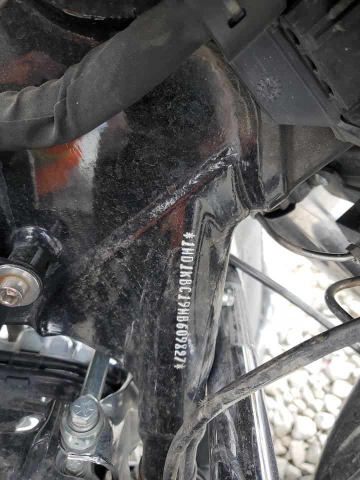 2017 Harley-Davidson Flhx Street Glide VIN: 1HD1KBC19HB609827 Lot: 83943045