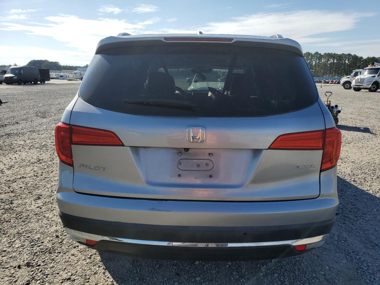 2017 Honda Pilot Touring VIN: 5FNYF5H98HB027672 Lot: 80729085