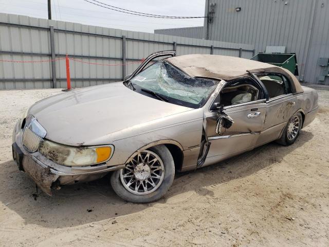 2002 Lincoln Town Car Signature