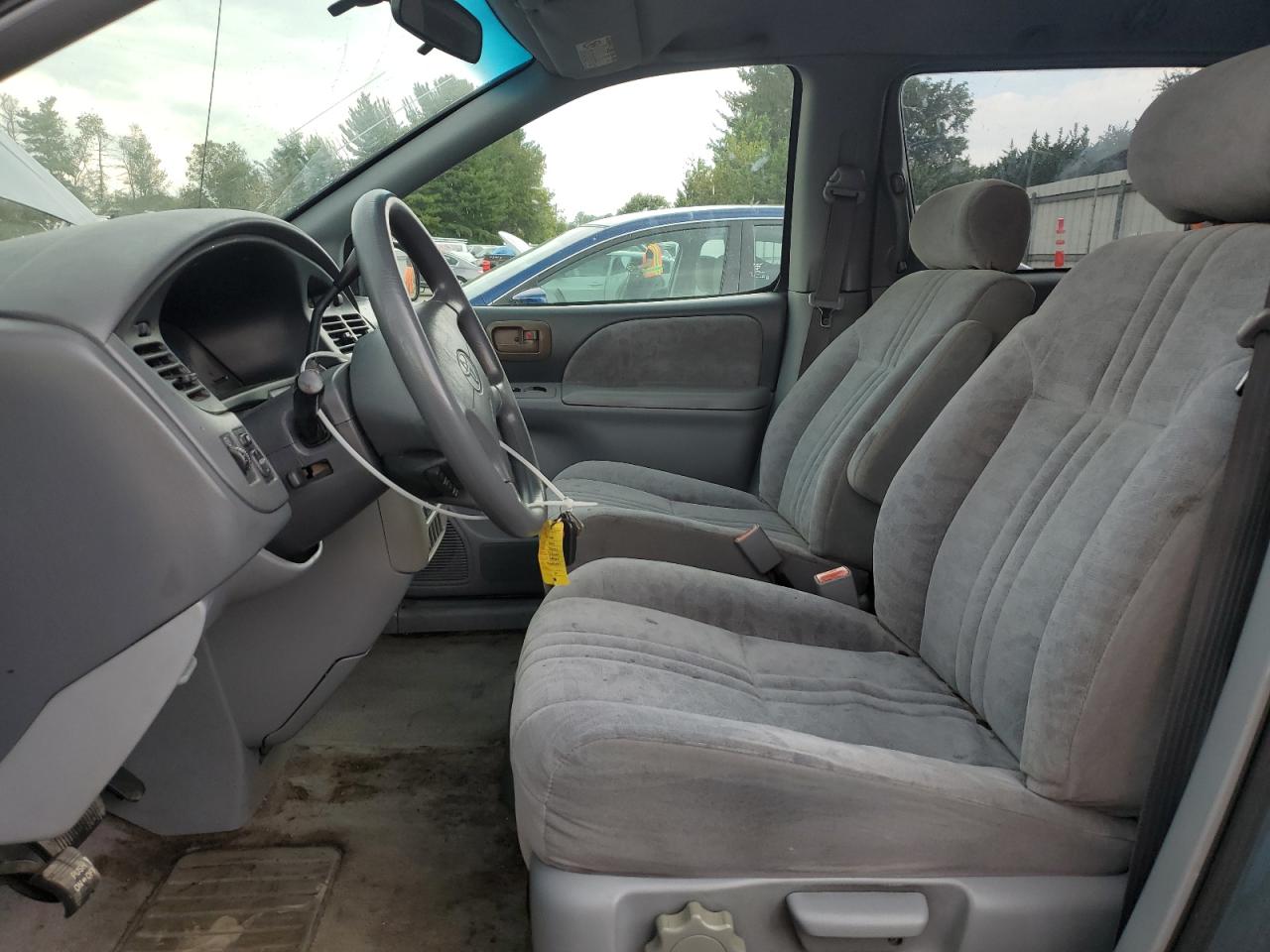 2001 Toyota Sienna Le VIN: 4T3ZF13C71U330670 Lot: 80197355