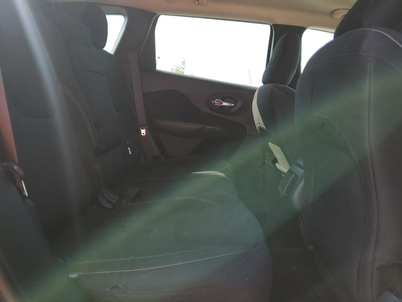 2015 Jeep Cherokee Latitude VIN: 1C4PJMCS3FW755570 Lot: 84264655