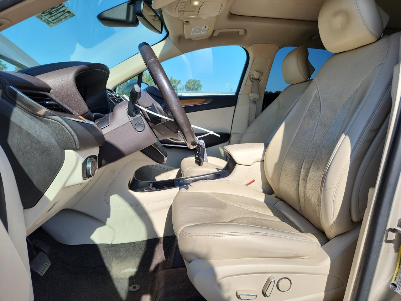 2015 Lincoln Mkc VIN: 5LMCJ2A94FUJ37570 Lot: 71489515