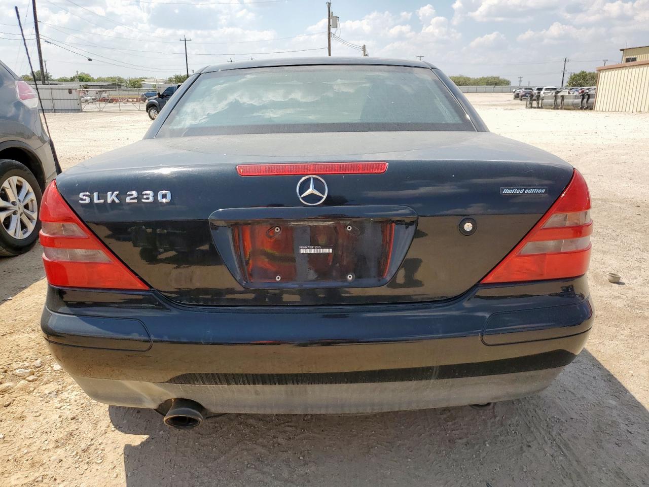 2000 Mercedes-Benz Slk 230 Kompressor VIN: WDBKK47F9YF165976 Lot: 80807425