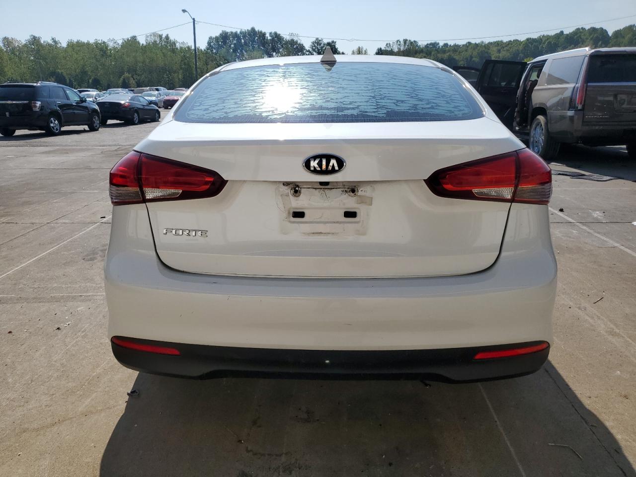 2018 Kia Forte Lx VIN: 3KPFL4A73JE225400 Lot: 63201225