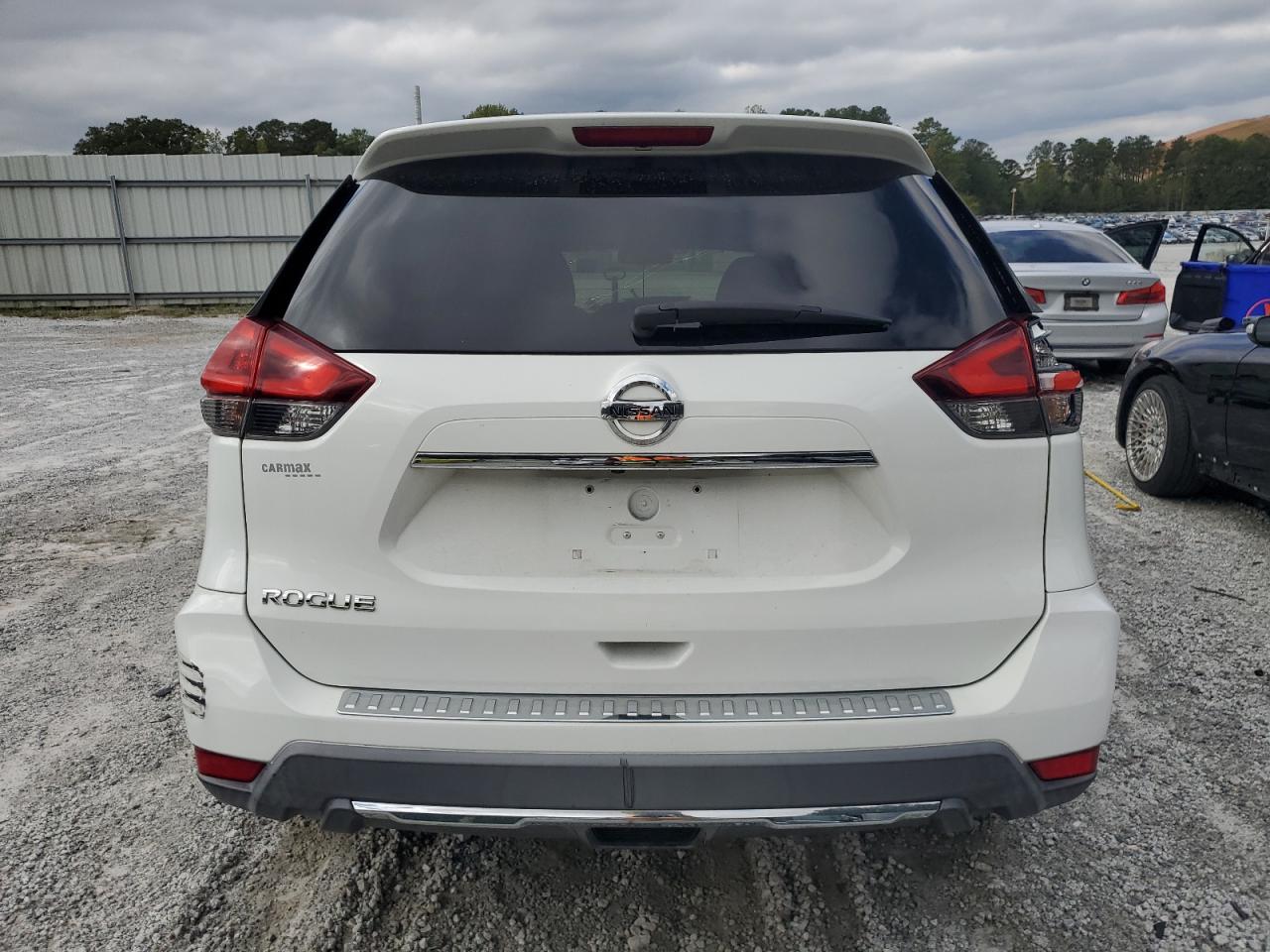2018 Nissan Rogue S VIN: KNMAT2MTXJP580619 Lot: 84412595