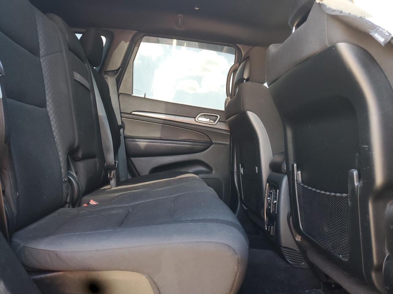 2018 Jeep Grand Cherokee Laredo VIN: 1C4RJFAGXJC492779 Lot: 70945455