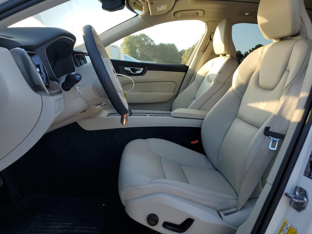 2022 Volvo Xc60 B5 Momentum VIN: YV4L12DK3N1962163 Lot: 80257145