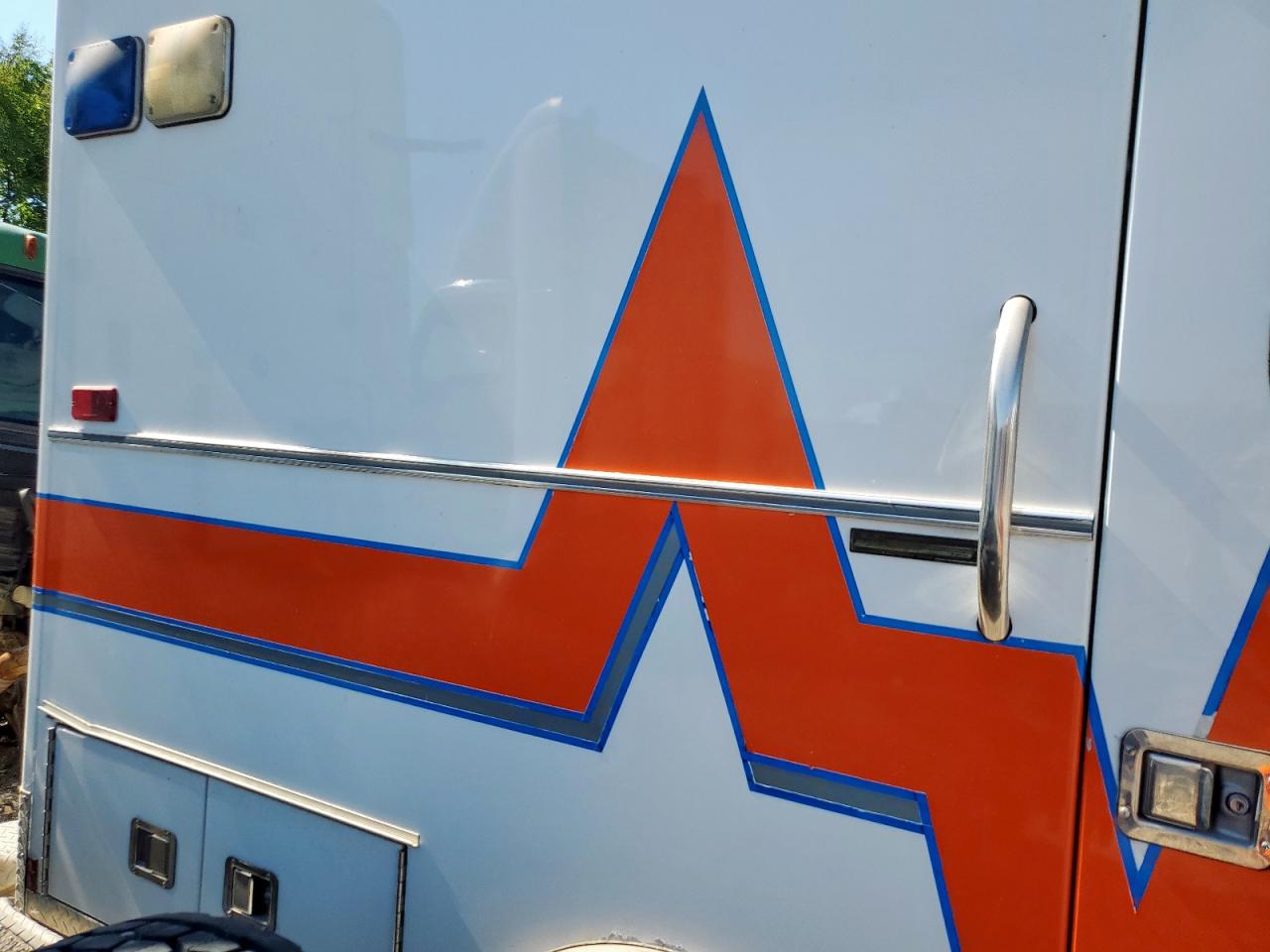 1994 Ford Econoline E350 Cutaway Van VIN: 1FDKE30M7RHC11804 Lot: 84376045