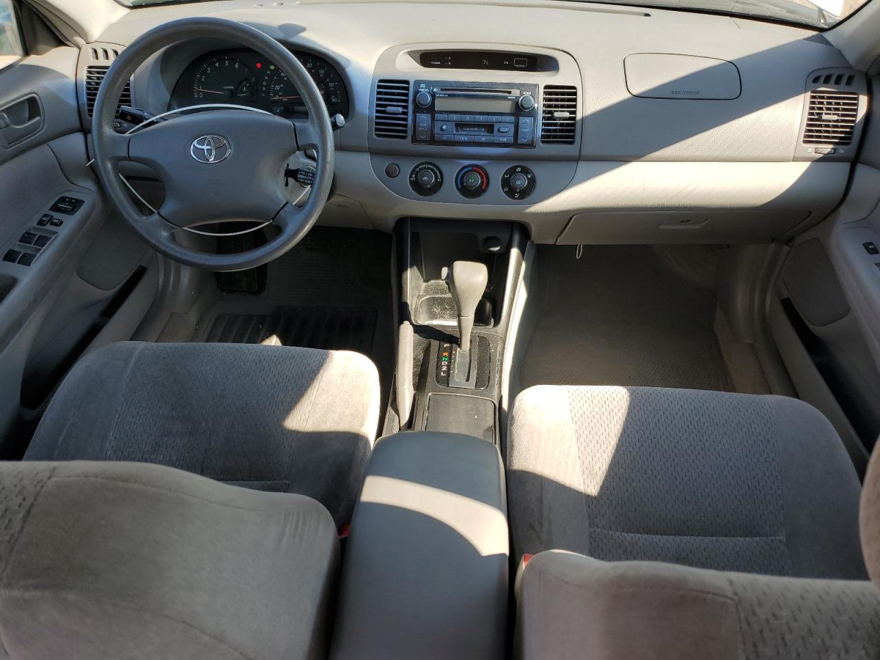 2004 Toyota Camry Le VIN: JTDBE32K940272997 Lot: 71156415