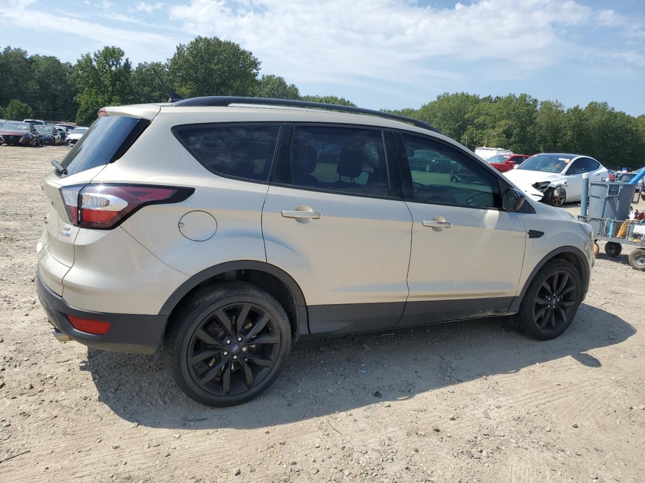 2018 Ford Escape Se beige null gas 1FMCU9GD1JUA29947 photo #4