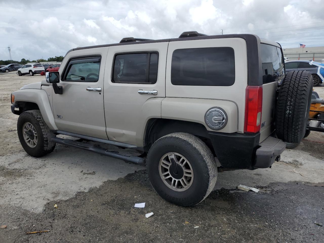 2006 Hummer H3 silver suv gasoline 5GTDN136668276985 photo #3