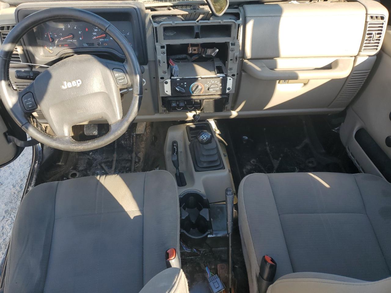 2004 Jeep Wrangler / Tj Sahara VIN: 1J4FA59S24P802033 Lot: 82044915