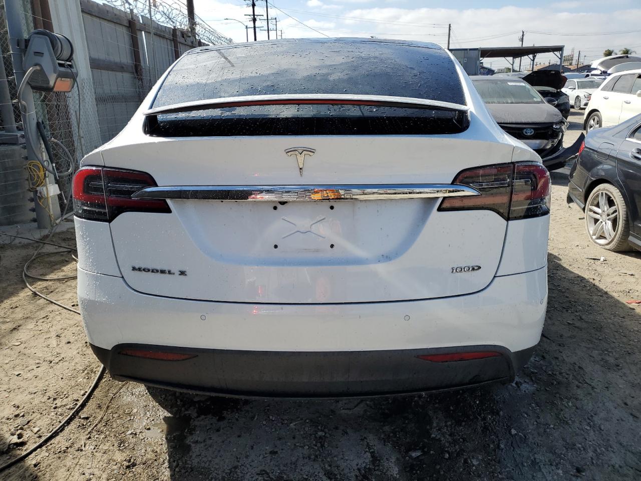 2017 Tesla Model X VIN: 5YJXCBE2XHF042040 Lot: 71727155