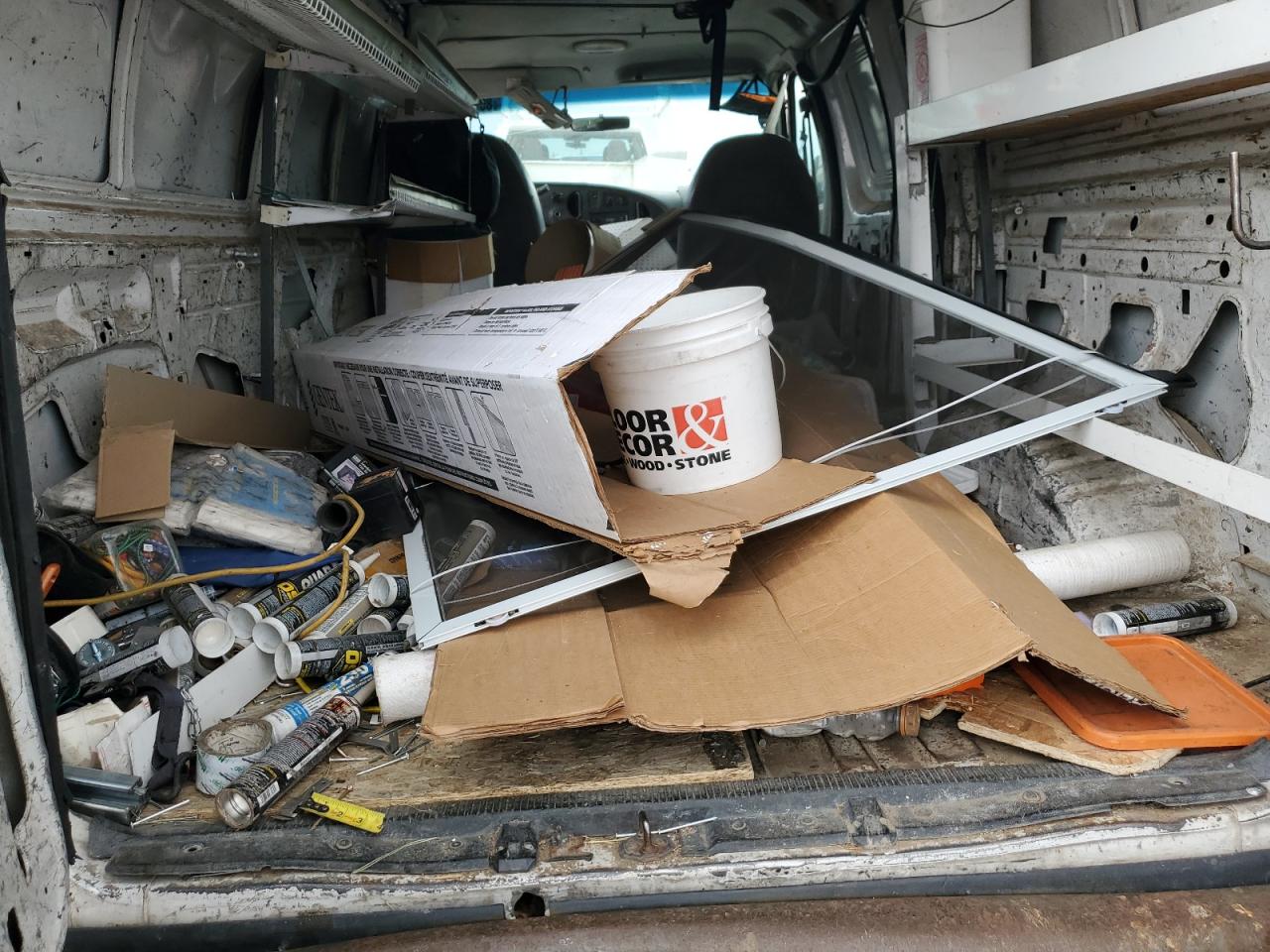 2005 Ford Econoline E150 Van VIN: 1FTRE14W75HA00700 Lot: 80137095