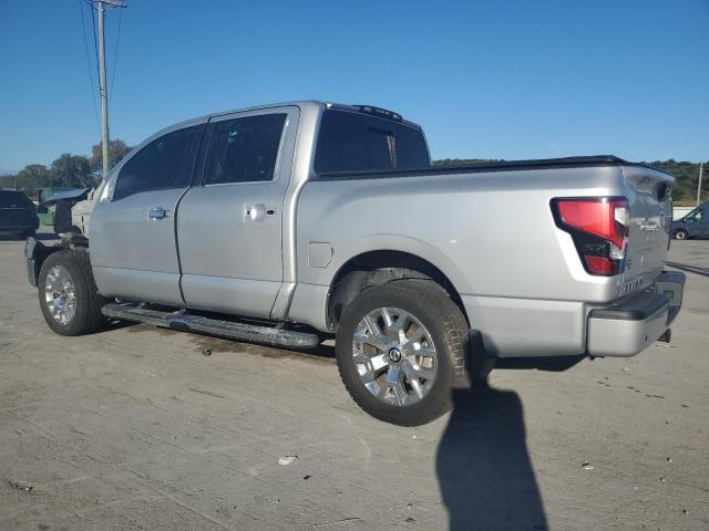  NISSAN TITAN 2020 Srebrny