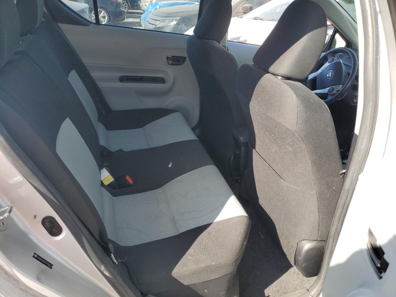 2013 Toyota Prius C VIN: JTDKDTB37D1535574 Lot: 70379195