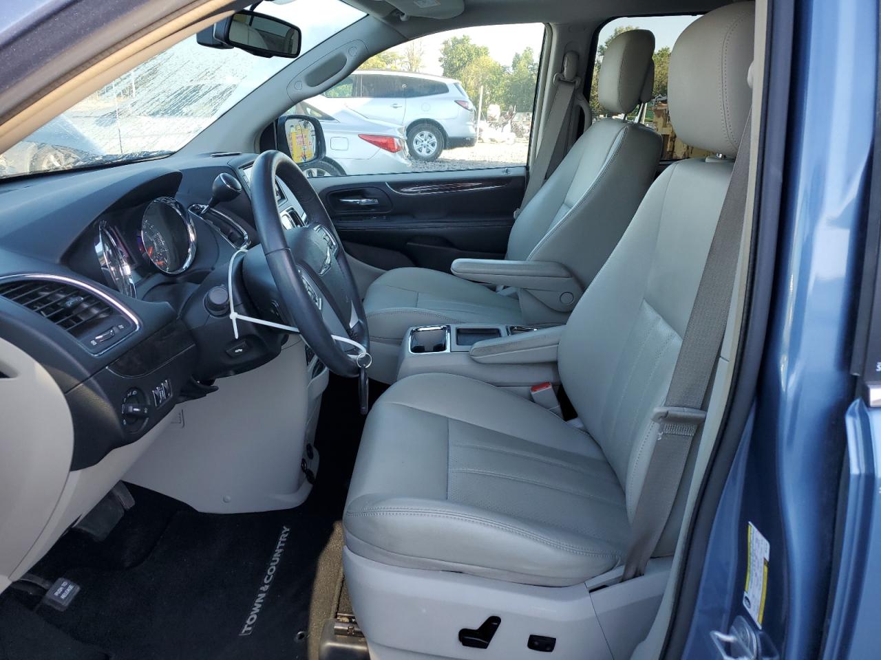 2011 Chrysler Town & Country Touring L VIN: 2A4RR8DGXBR747191 Lot: 81826615