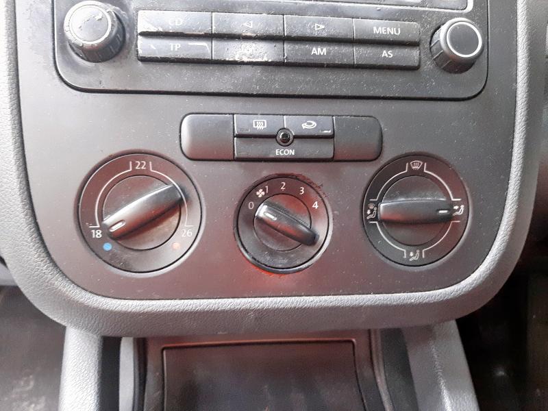 2004 VOLKSWAGEN GOLF FSI SE 