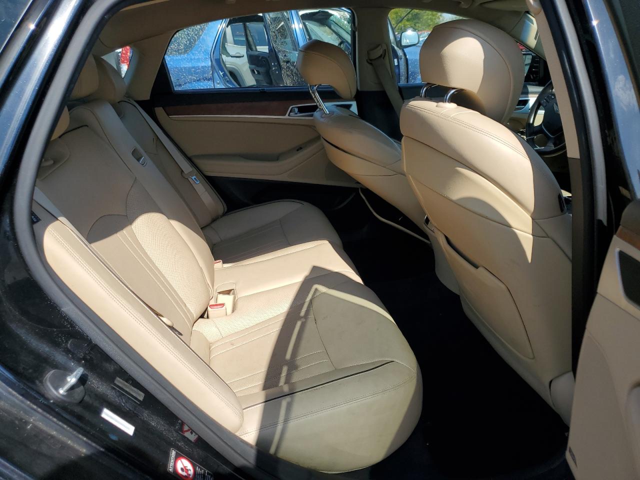 2015 Hyundai Genesis 3.8L VIN: KMHGN4JE4FU059423 Lot: 81182395