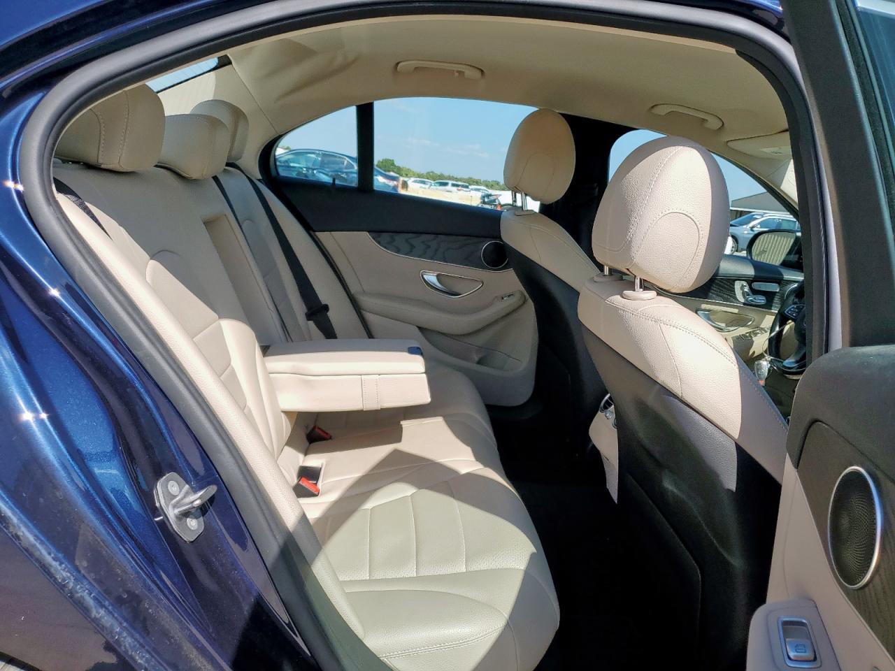 2016 Mercedes-Benz C 300 VIN: 55SWF4JB2GU172685 Lot: 84052845