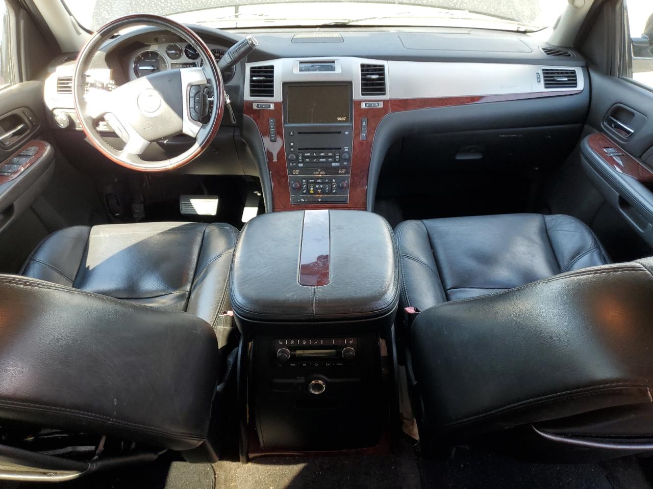 2007 Cadillac Escalade Luxury VIN: 1GYFK63857R409670 Lot: 81812215