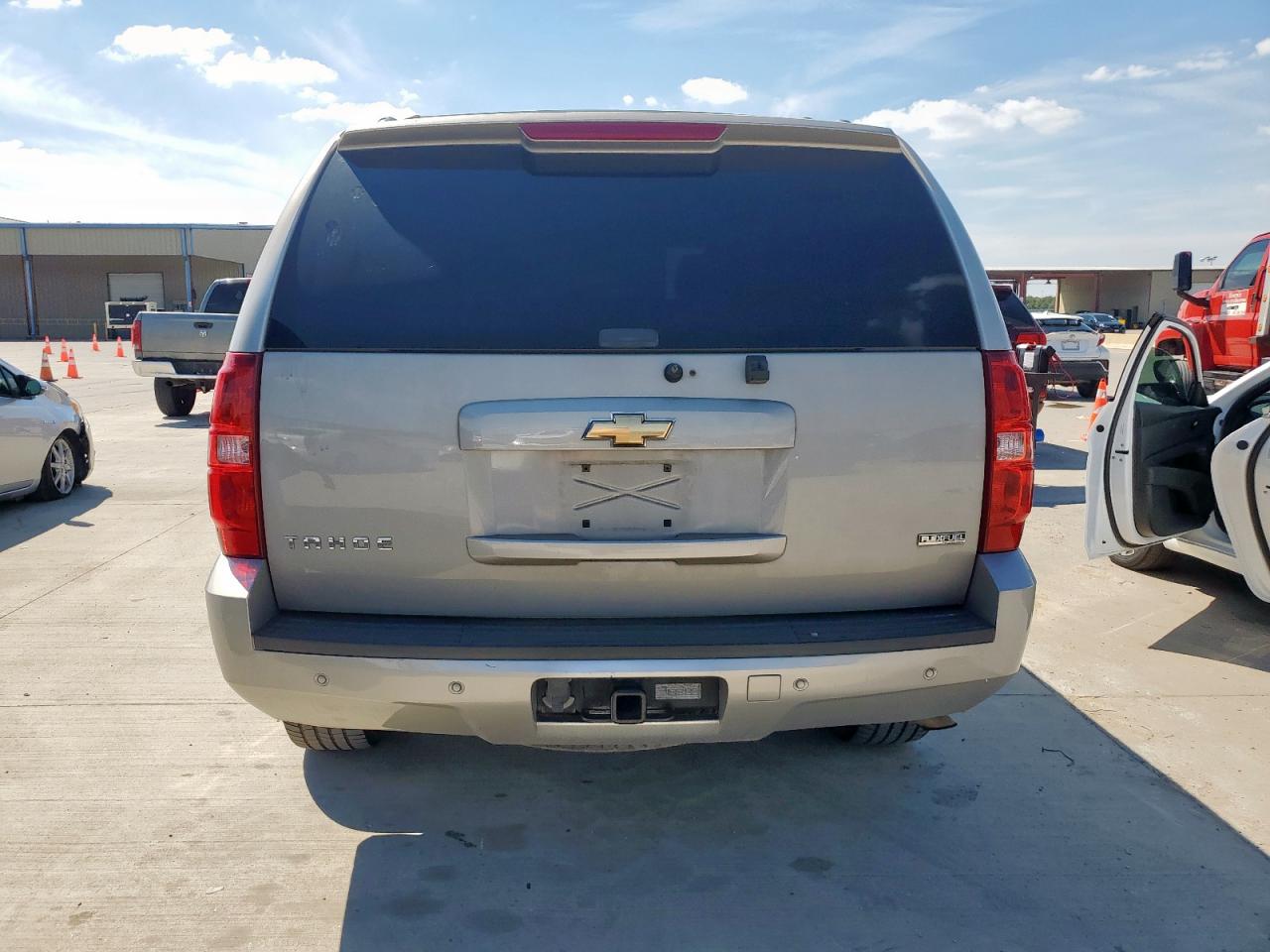 2007 Chevrolet Tahoe C1500 VIN: 1GNFC13007J402955 Lot: 81909365