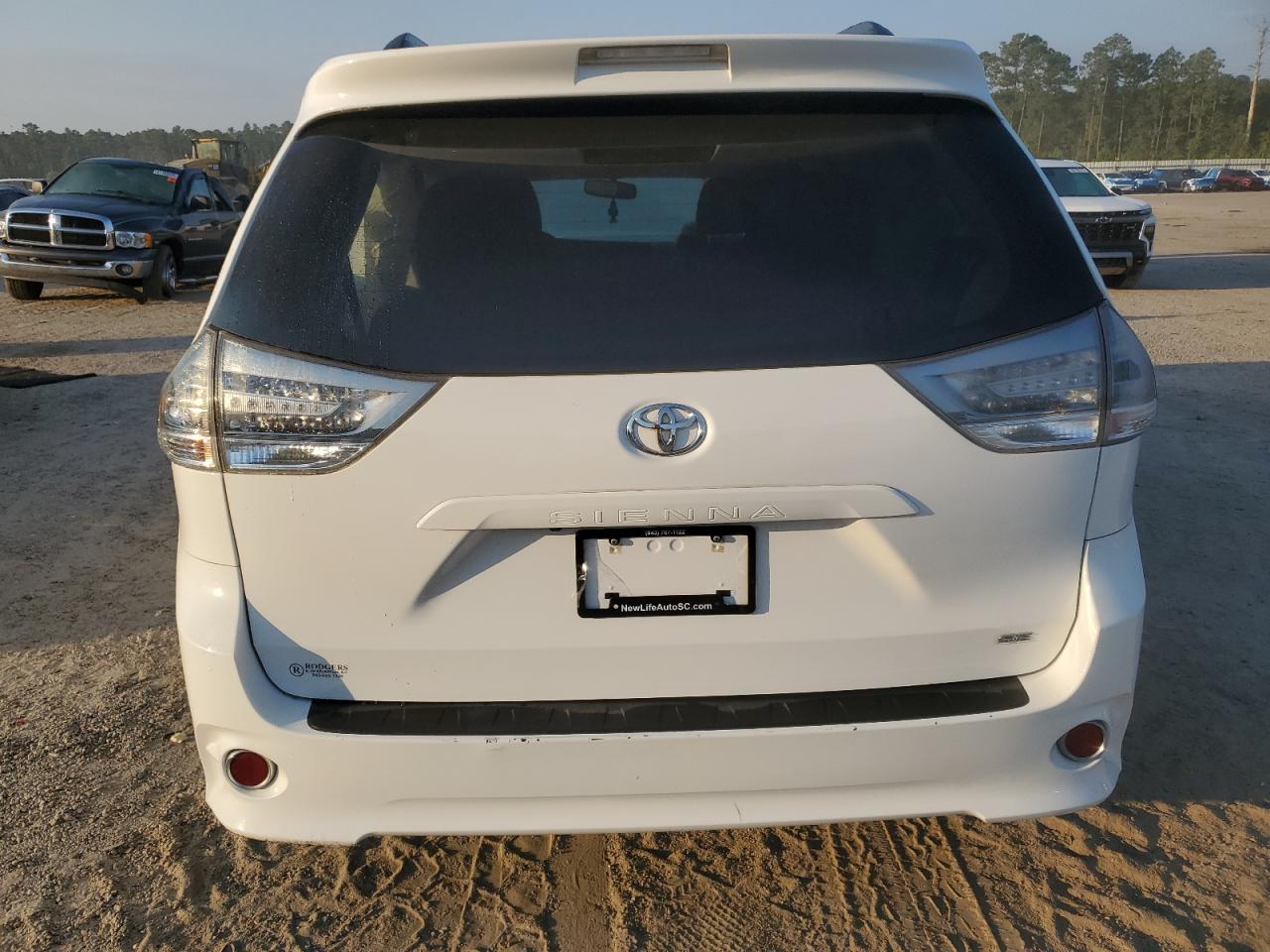 2016 Toyota Sienna Se VIN: 5TDXK3DC4GS695699 Lot: 81376885