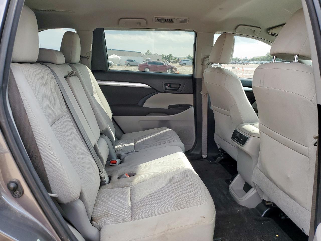 2017 Toyota Highlander Le VIN: 5TDZARFH5HS025409 Lot: 83946285