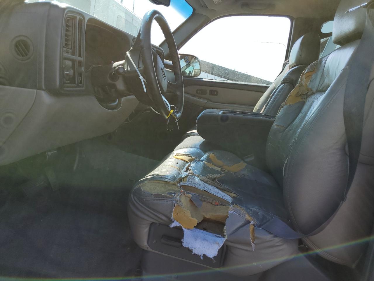 2000 Chevrolet Suburban C1500 VIN: 3GNEC16T9YG195275 Lot: 81143735