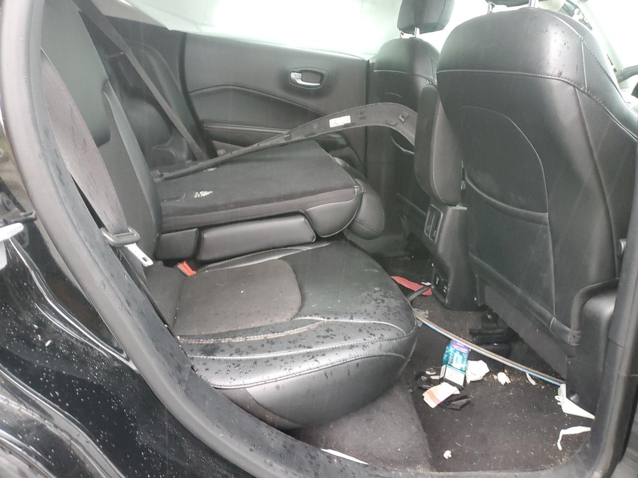 2018 Jeep Compass Latitude VIN: 3C4NJDBB8JT112686 Lot: 81103235