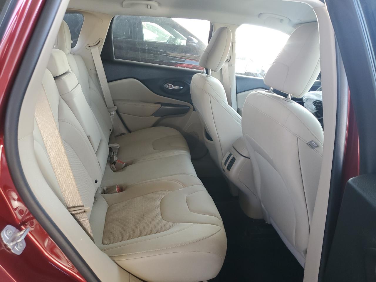 2019 Jeep Cherokee Latitude VIN: 1C4PJLCX8KD243007 Lot: 81744515