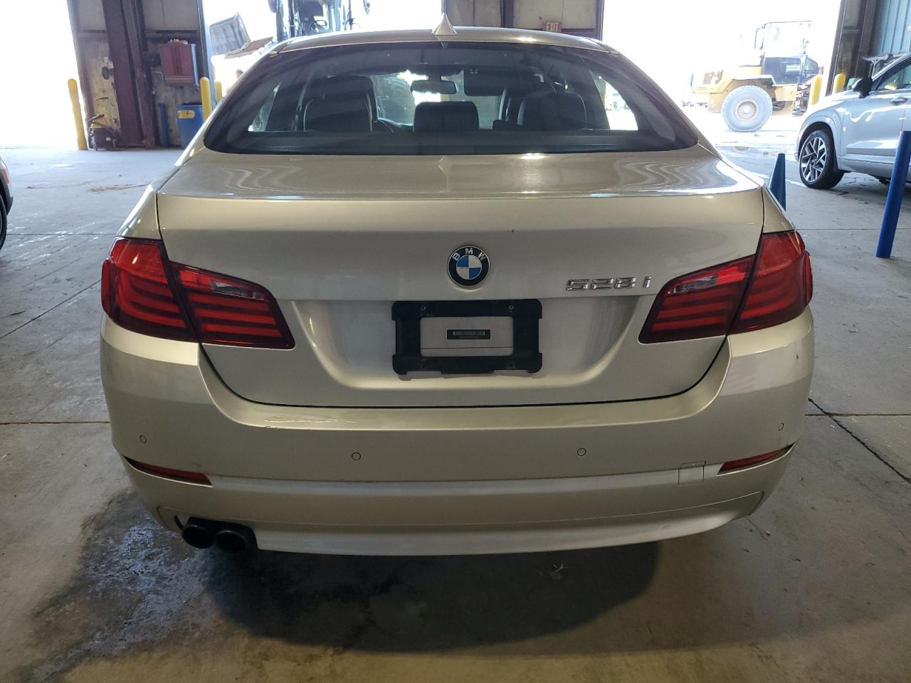 2012 BMW 528 Xi VIN: WBAXH5C58CDW06300 Lot: 81943045