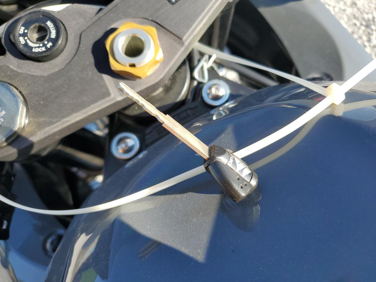 2025 Suzuki Gsx-R600 VIN: JS1GN7FA1S7100363 Lot: 71853585