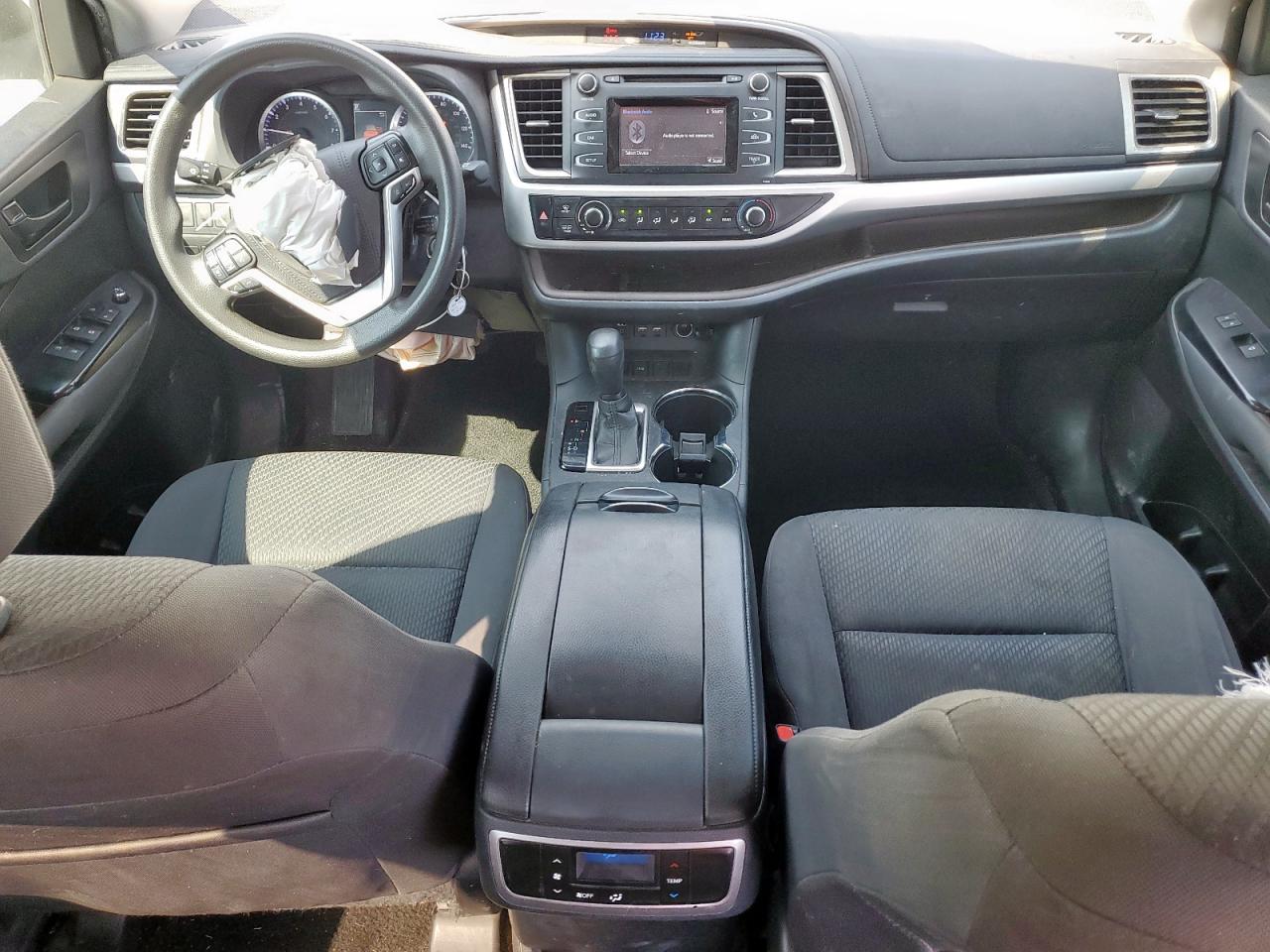 2019 Toyota Highlander Le VIN: 5TDZARFH6KS059091 Lot: 81657055