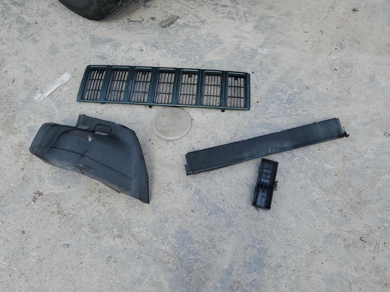 2000 Jeep Suv VIN: 1J4FF48SXYL139773 Lot: 72034105